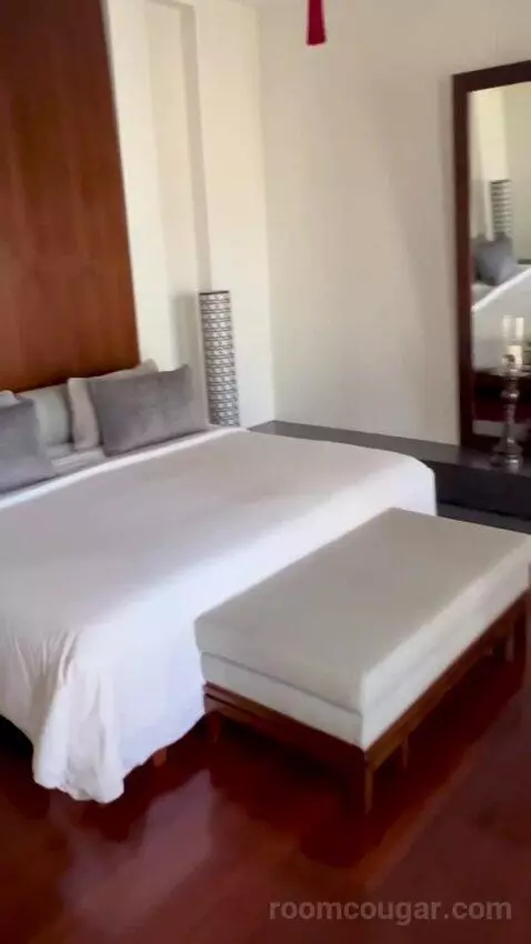 Chedi Club Suite bed picture #4