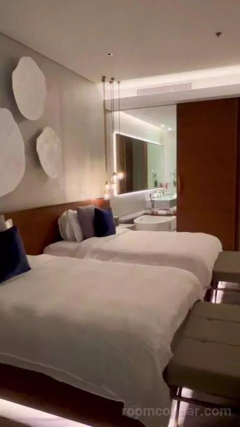 Deluxe Twin Room, Guest Room, 2 Double, Dubai Canal View (#803) bed picture #9
