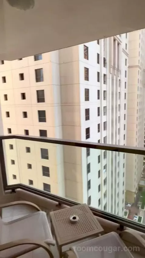 Executive King with Balcony, Lounge Access, Breakfast, Refreshments & Evening Drinks and Canapés (#1402) view picture #2
