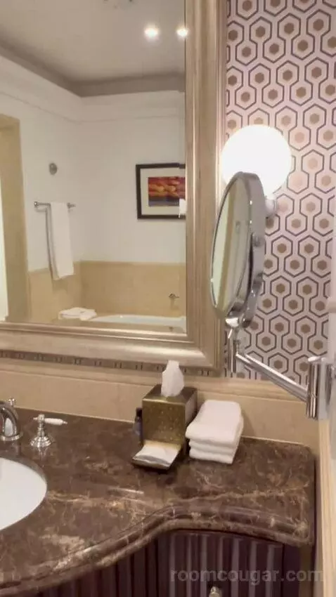 Deluxe Sea View, 2 Queens, Jungle Bay Waterpark Access bathroom picture #2
