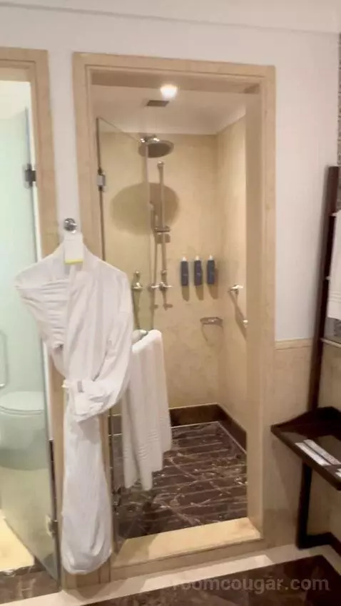 Deluxe Sea View, 2 Queens, Jungle Bay Waterpark Access bathroom picture #5