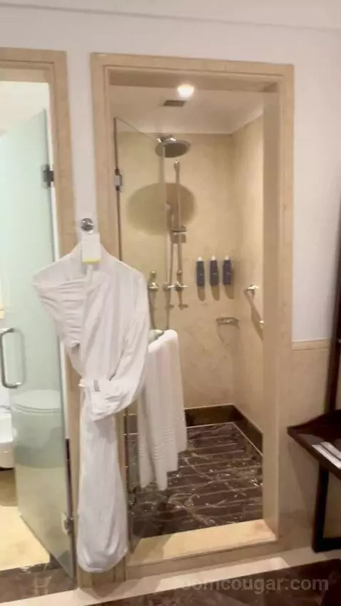 Deluxe Sea View, 2 Queens, Jungle Bay Waterpark Access bathroom picture #6