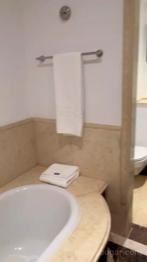 Deluxe Sea View, 2 Queens, Jungle Bay Waterpark Access bathroom picture #8