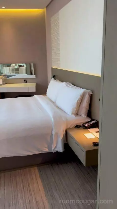 Classic King Room with Club Access (#408) bed picture #3