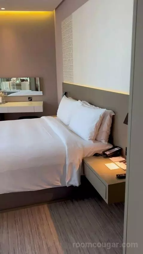 Classic King Room with Club Access (#408) bed picture #4