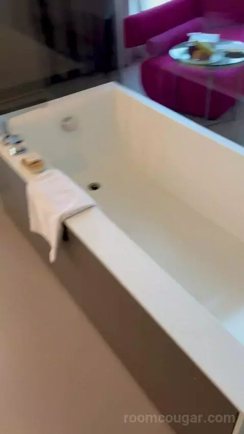 Classic King Room with Club Access (#408) bathroom picture #5