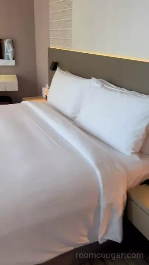 Classic King Room with Club Access (#408) bed picture #6