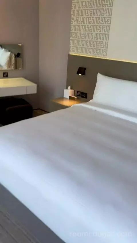 Classic King Room with Club Access (#408) bed picture #7
