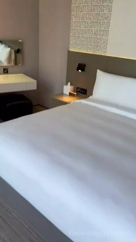 Classic King Room with Club Access (#408) bed picture #8