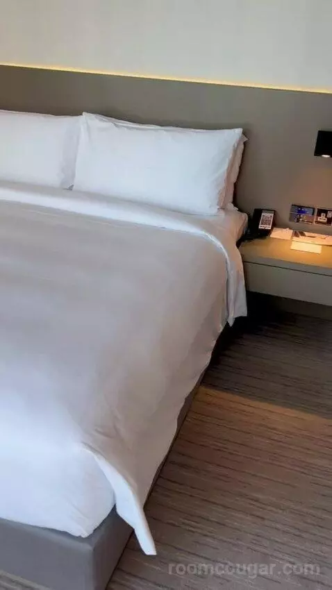 Classic King Room with Club Access (#408) bed picture #9