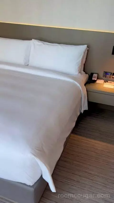 Classic King Room with Club Access (#408) bed picture #10