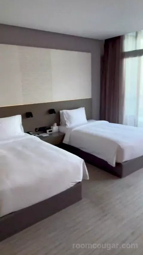 Premium Twin Room with Balcony (#402) bed picture #2