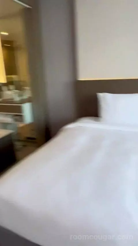 Premium Twin Room with Balcony (#402) bed picture #5