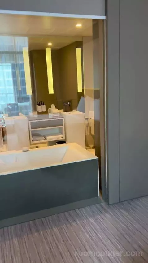 One-Bedroom Residence with Balcony and Marina View (#811) bathroom picture #10