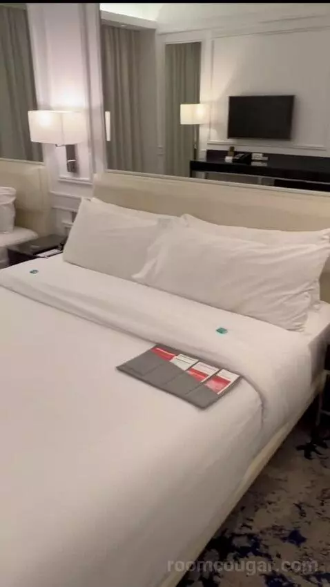 Club Sea View with Balcony, 1 King & 1 Single, Breakfast, Happy Hour, Afternoon Tea (#704) bed picture #2