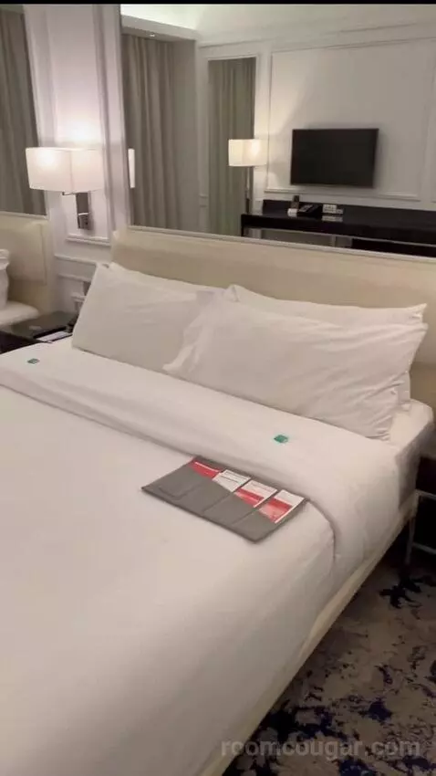 Club Sea View with Balcony, 1 King & 1 Single, Breakfast, Happy Hour, Afternoon Tea (#704) bed picture #3