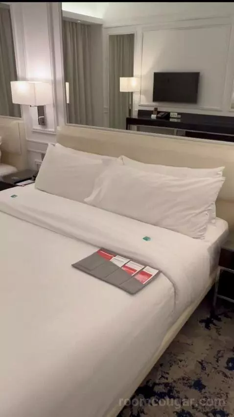 Club Sea View with Balcony, 1 King & 1 Single, Breakfast, Happy Hour, Afternoon Tea (#704) bed picture #5