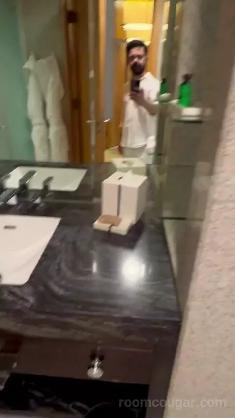 Deluxe Twin Room with Burj Khalifa View bathroom picture #7