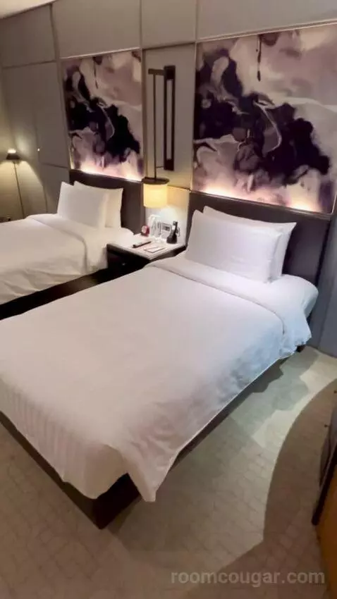 Deluxe Twin Room with Burj Khalifa View bed picture #1