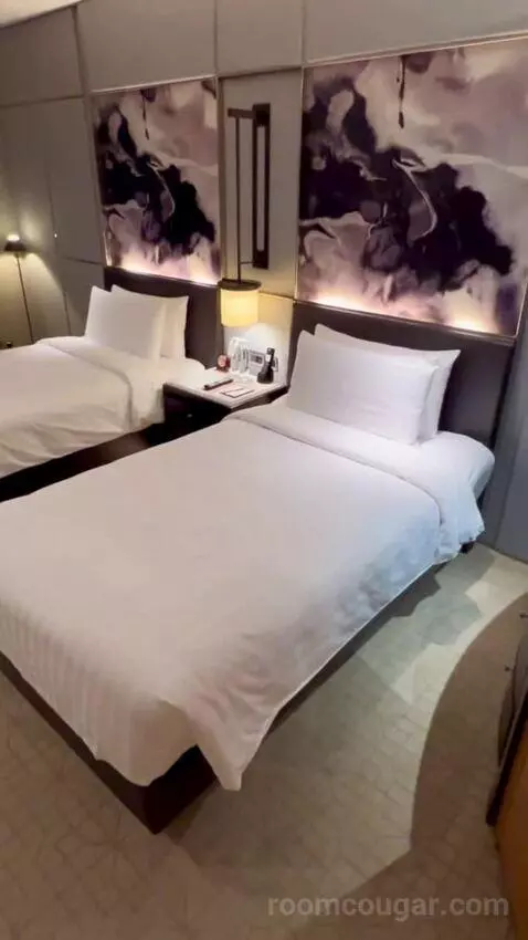 Deluxe Twin Room with Burj Khalifa View bed picture #2