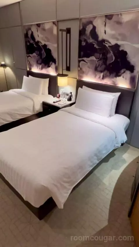 Deluxe Twin Room with Burj Khalifa View bed picture #3