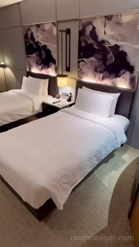Deluxe Twin Room with Burj Khalifa View bed picture #4
