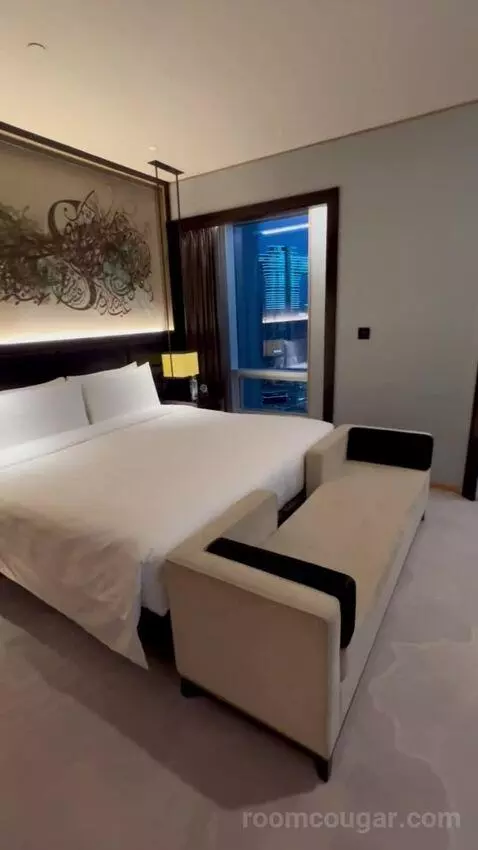 One-Bedroom Club Suite - Lounge Access Including Afternoon Tea, All Day Soft Beverages, Evening Sundowners & Canapes bed picture #6