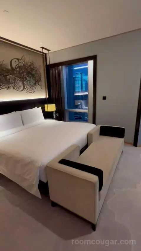 One-Bedroom Club Suite - Lounge Access Including Afternoon Tea, All Day Soft Beverages, Evening Sundowners & Canapes bed picture #7