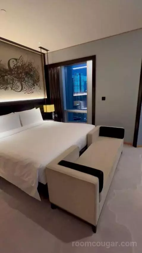 One-Bedroom Club Suite - Lounge Access Including Afternoon Tea, All Day Soft Beverages, Evening Sundowners & Canapes bed picture #8
