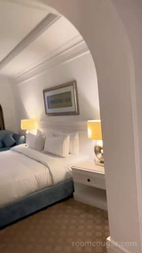 Tower Oceanfront Room with Balcony bed picture #1