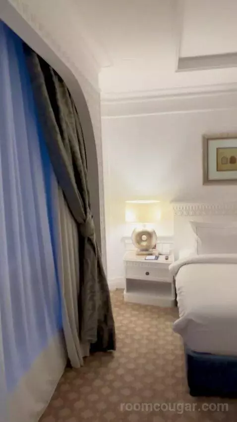 Club Suite with Partial Sea View with Complimentary Access To Executive Lounge Access, Afternoon Tea, Happy Hour and Two Bronze  bed picture #8