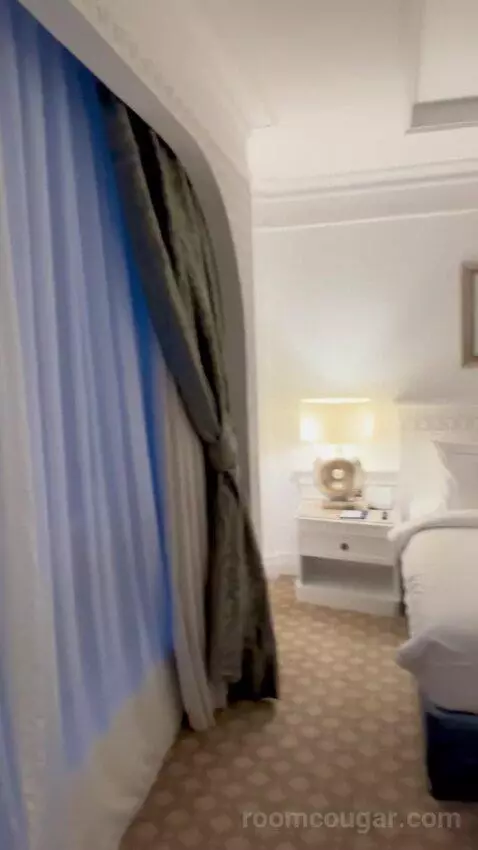 Club Suite with Partial Sea View with Complimentary Access To Executive Lounge Access, Afternoon Tea, Happy Hour and Two Bronze  bed picture #9
