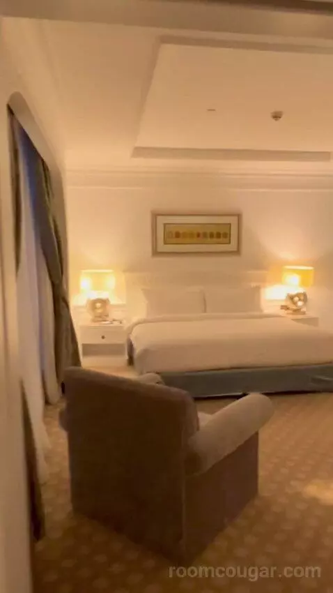 Club Suite with Partial Sea View with Complimentary Access To Executive Lounge Access, Afternoon Tea, Happy Hour and Two Bronze  bed picture #12