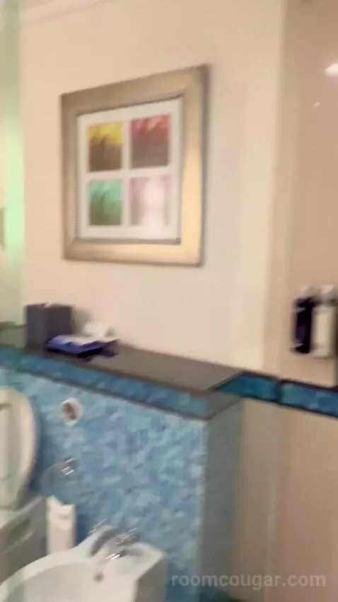 Club Suite with Partial Sea View with Complimentary Access To Executive Lounge Access, Afternoon Tea, Happy Hour and Two Bronze  bathroom picture #6