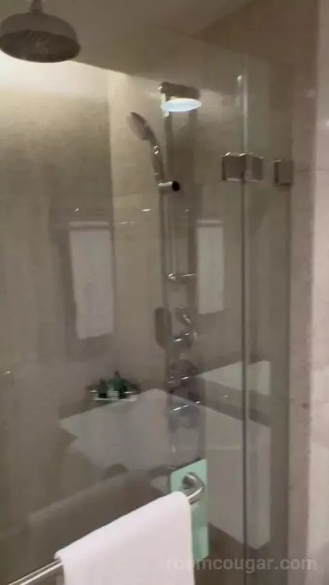 Horizon King Club Room - Lounge Access Including Afternoon Tea, All Day Soft Beverages, Evening Sundowners & Canapes (#1602) bathroom picture #5
