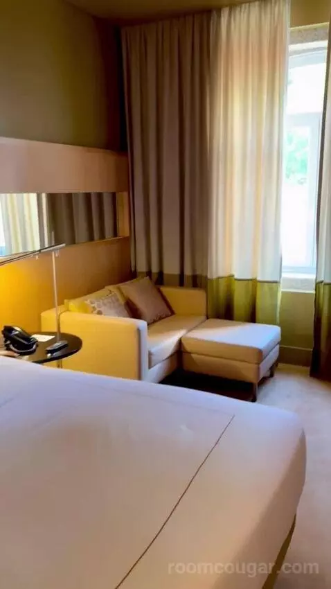 Superior Executive Double or Twin Room bed picture #9