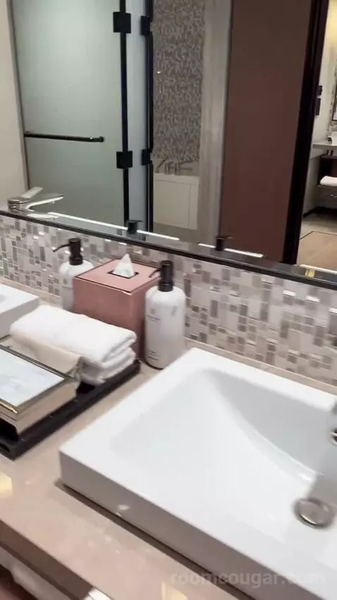 Urban Suite (#36002) bathroom picture #8