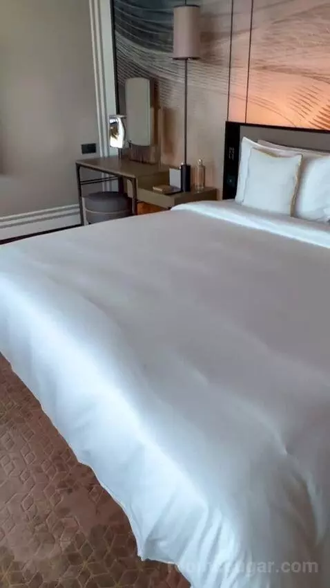 Grand Za’abeel King Burj Khalifa View (#37003) bed picture #4