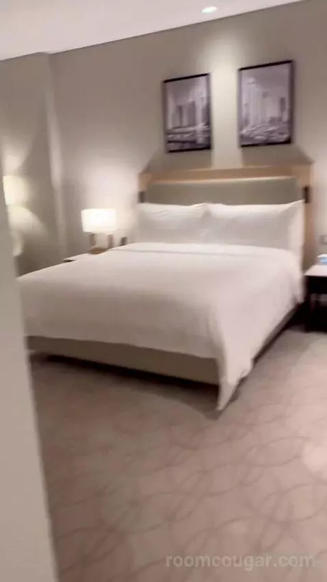 Deluxe King Room with Balcony and Marina View (#1317) bed picture #1