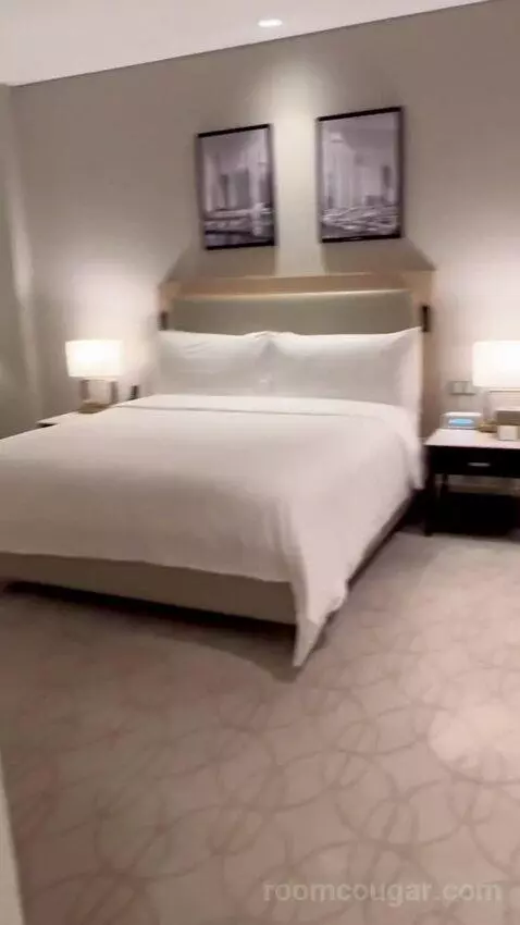Deluxe King Room with Balcony and Marina View (#1317) bed picture #2