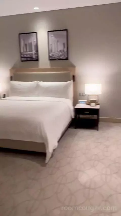 Deluxe King Room with Balcony and Marina View (#1317) bed picture #4