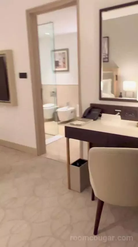 Deluxe King Room with Balcony and Marina View (#1317) picture #21