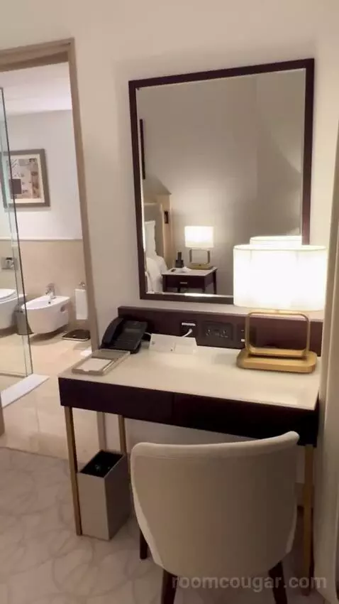 Deluxe King Room with Balcony and Marina View (#1317) picture #22