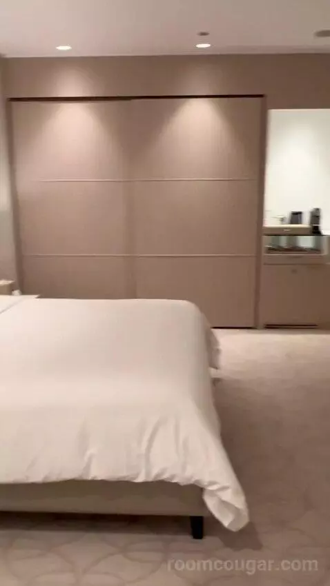 Deluxe King Room with Balcony and Marina View (#1317) bed picture #12