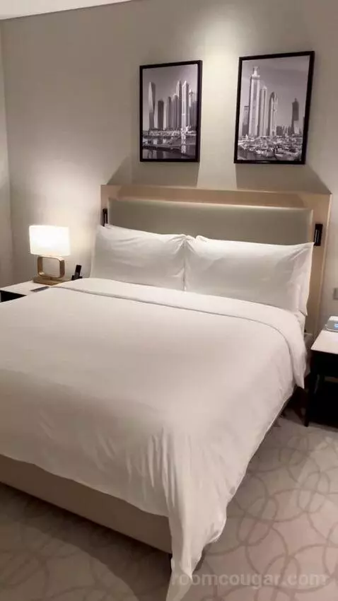 Deluxe King Room with Balcony and Marina View (#1317) bed picture #5