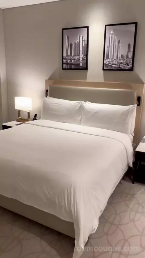 Deluxe King Room with Balcony and Marina View (#1317) bed picture #6