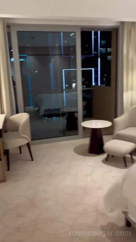 Deluxe King Room with Balcony and Marina View (#1317) picture #8