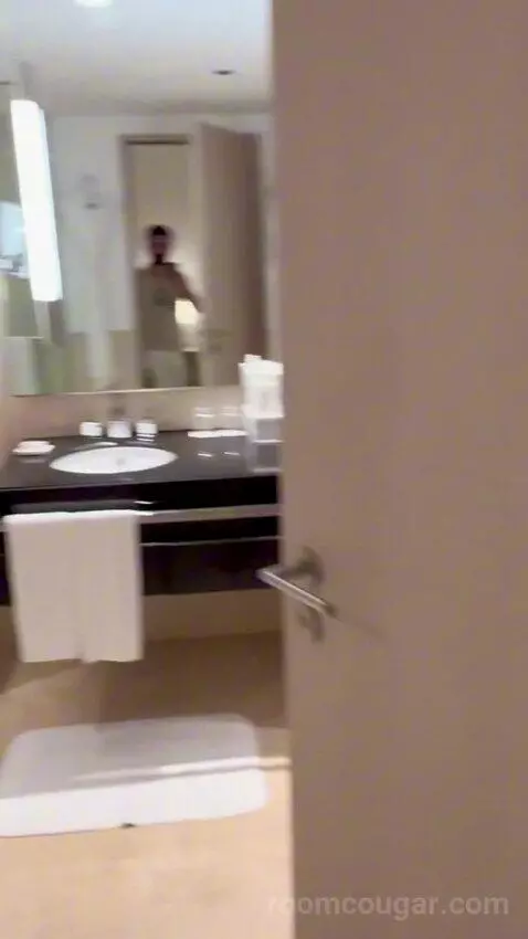 Deluxe King Room with Balcony and Marina View (#1317) bathroom picture #2
