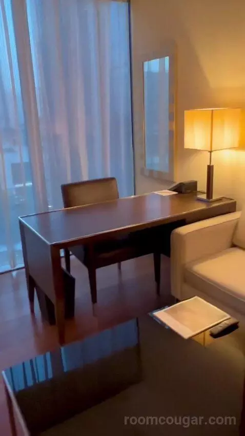 Premier Pool View Room (#512) picture #3