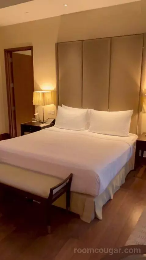 Premier Pool View Room (#512) bed picture #10